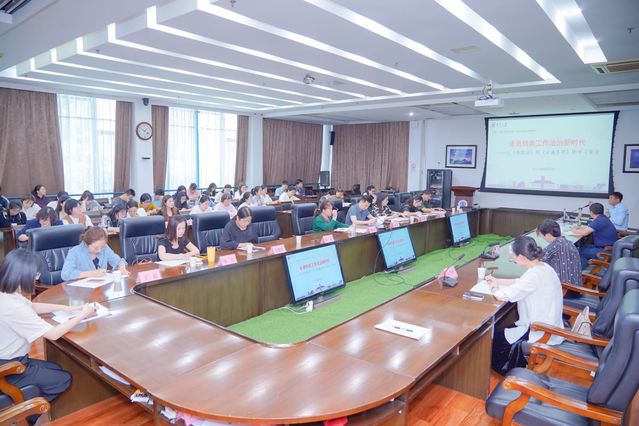 讲座现场.jpg